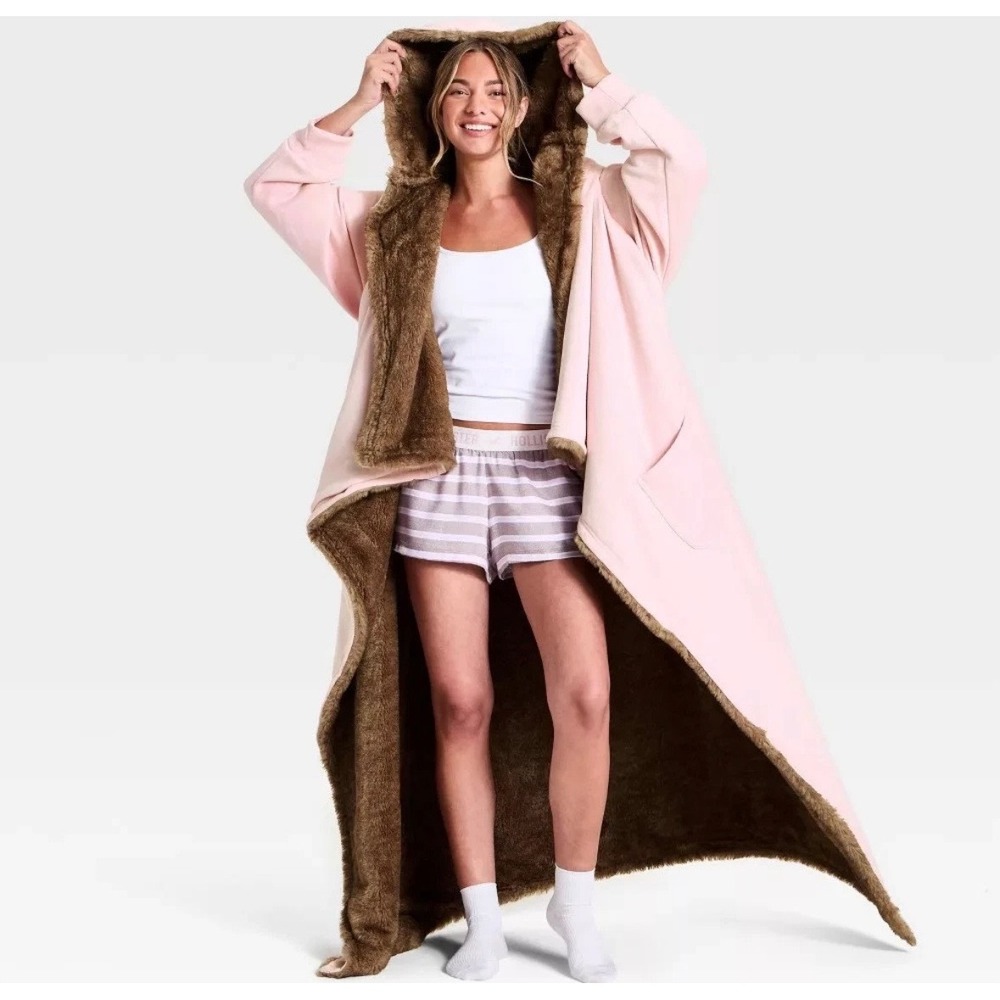 Hollister Gilly Hicks Wearable Blanket Robe Pink Faux Fur Lined Hooded Oversized